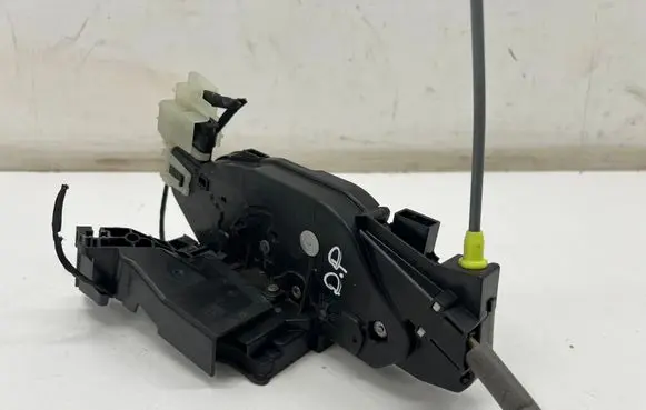 Mercedes-Benz CLA C118 X118 Front door lock A0997203202