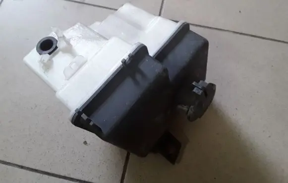 Hyundai Getz Windshield washer fluid reservoir/tank 986101C000 986101C100