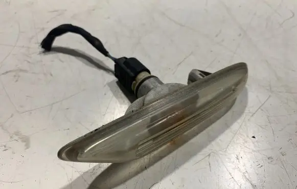 BMW 5 E60 E61 Front fender indicator light E130644