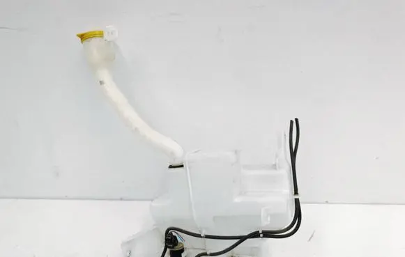 Subaru Outback (BT) Windshield washer fluid reservoir/tank