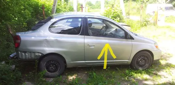Toyota Echo Front door window/glass (coupe) 