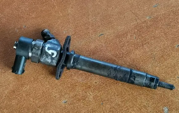 Volvo S60 Fuel injector 0445110078
