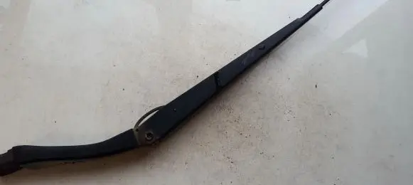 Volvo XC90 Front wiper blade arm 30753818
