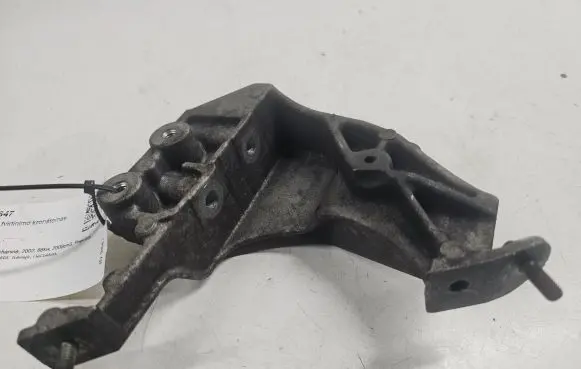 Peugeot 206 Engine mounting bracket 9635969880