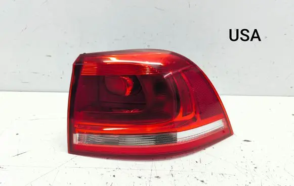 Volkswagen Touareg II Rear/tail lights 7P6945096G