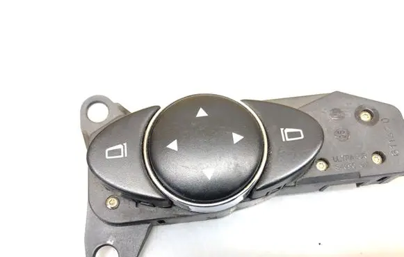 Wing mirror switch