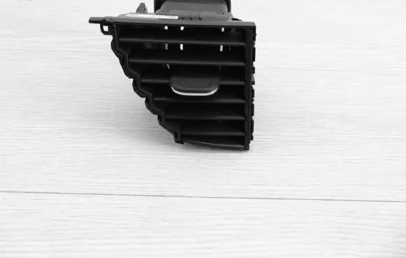 Opel Insignia B Dash center air vent grill 39017311 685030087 17JUL2018