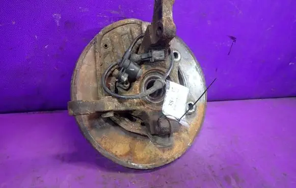 Opel Meriva A Front wheel hub spindle knuckle