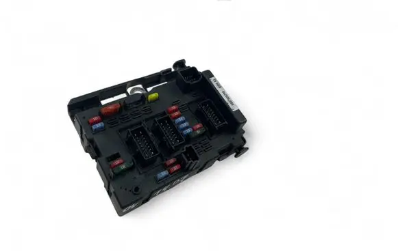 Peugeot 206 Fuse module 9657608780