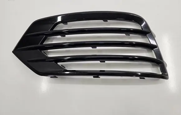 Audi Q3 8U Front bumper lower grill 8U0807681K