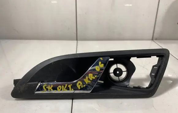 Skoda Octavia Mk2 (1Z) Front door interior handle 1Z0839247