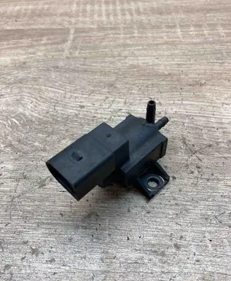 Volkswagen PASSAT B6 Vacuum valve 037906283D