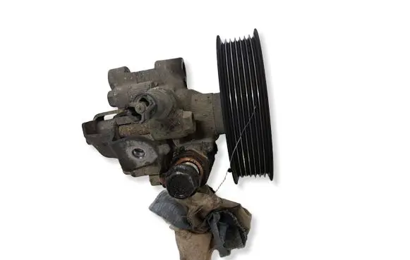 Toyota Avensis T250 Power steering pump 