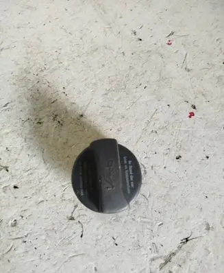 Volkswagen Golf IV Oil filler cap 026103485