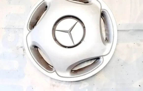 Mercedes-Benz E W210 R15 wheel hub/cap/trim a2104010124