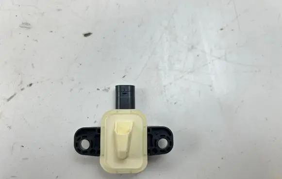 Mercedes-Benz CLA C117 X117 W117 Airbag deployment crash/impact sensor A1668210351