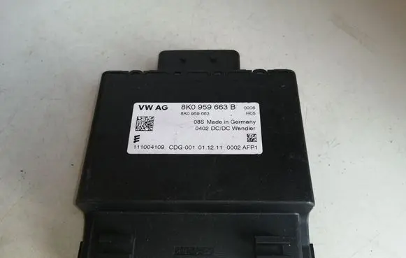 Audi A5 8T 8F Voltage converter/converter module 8K0959663B