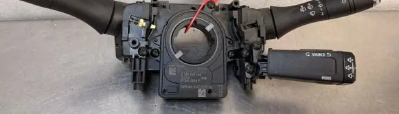 Renault Clio V Tailgate/trunk/boot open switch