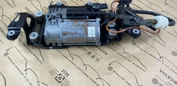 Audi A8 S8 D4 4H Air suspension compressor/pump 4H0616005C