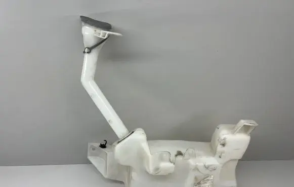 Nissan Qashqai Windshield washer fluid reservoir/tank 