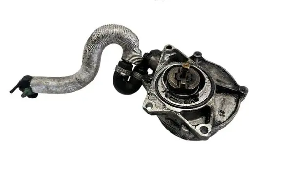 Audi A4 S4 B7 8E 8H Oil pump 