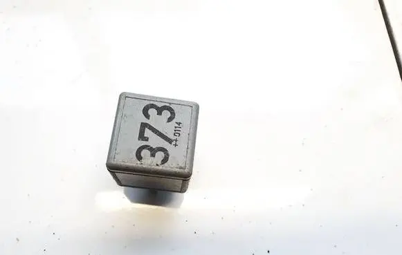 Volkswagen PASSAT B5.5 Other relay 8D0951253A V23154-B52-X301