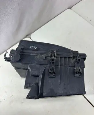 Volvo XC70 Air filter box 8649673