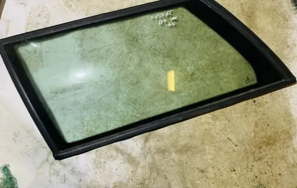 Volkswagen PASSAT B4 Rear side window