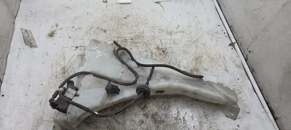 Volvo V50 Windshield washer fluid reservoir/tank 30657122