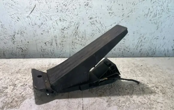 BMW 6 F12 F13 Accelerator throttle pedal 6860784 25916010 2806130934A