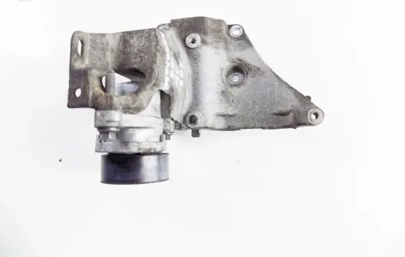 Peugeot 208 Engine mounting bracket