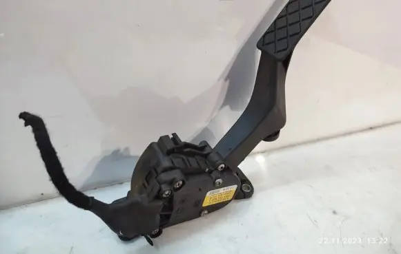 Volkswagen Multivan T5 Accelerator throttle pedal 7H1723503J