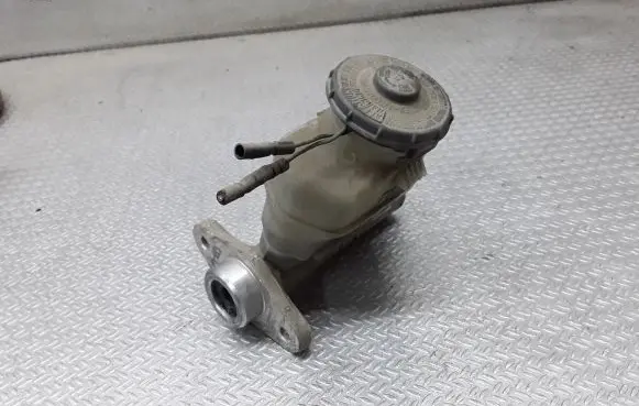 Master brake cylinder