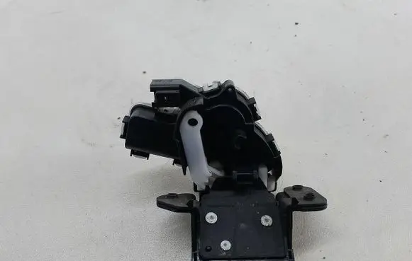 Mazda 3 I Tailgate lock latch C6728