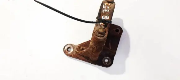 Volvo C30 Engine mounting bracket 0143468