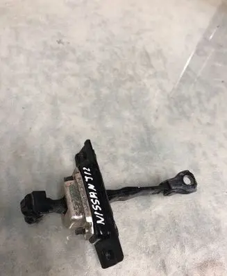 Nissan Qashqai J12 Front door check strap stopper 