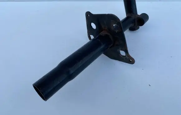 Front bumper mounting bracket