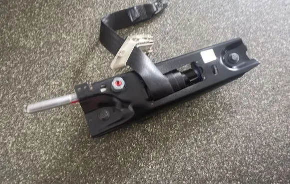 Volvo S80 Front seatbelt