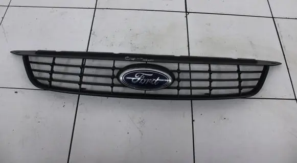 Ford Focus Front bumper upper radiator grill 8M518200