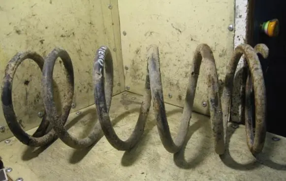 Mitsubishi Pajero Sport I Front coil spring