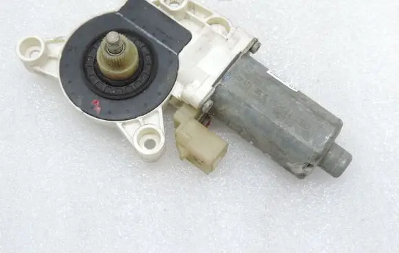 Chrysler Grand Voyager V Front door window regulator motor 3015587D 0130821471