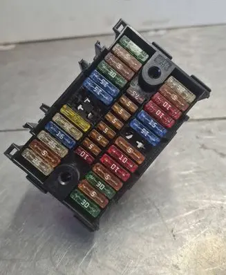 Volkswagen Transporter - Caravelle T5 Fuse module 7H0937617