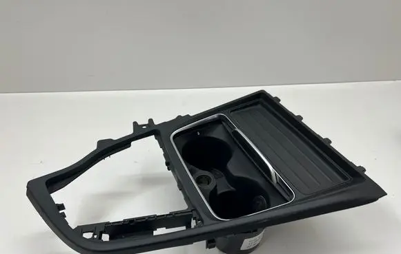 BMW 4 F32 F33 Cup holder front 8293900