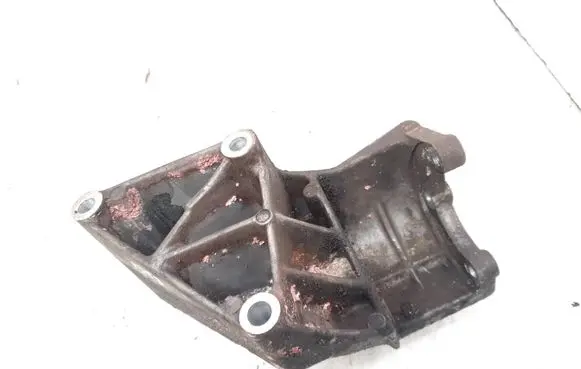 Volkswagen Transporter - Caravelle T4 Power steering pump mounting bracket 074145167H