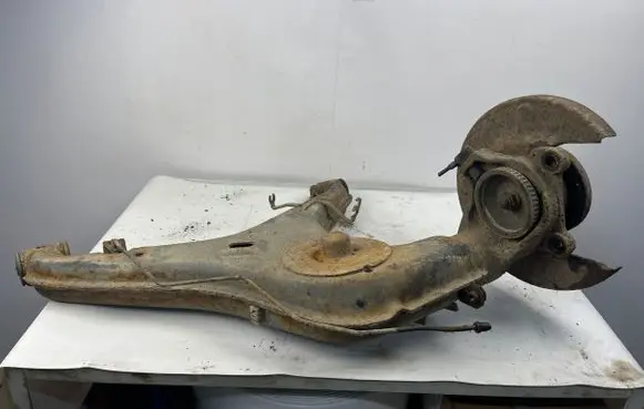 Volkswagen Multivan T4 Rear wheel hub spindle/knuckle 