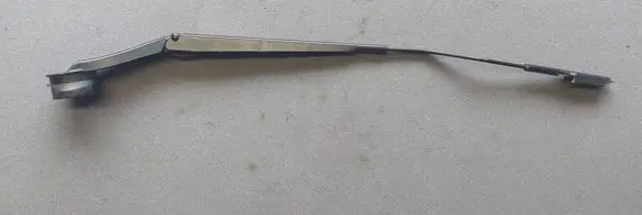 Front wiper blade arm