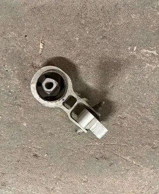 Engine mounting bracket