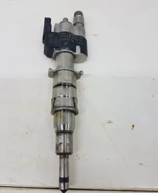 BMW 7 F01 F02 F03 F04 Fuel injector 7585261 10181010 PA66GF3596