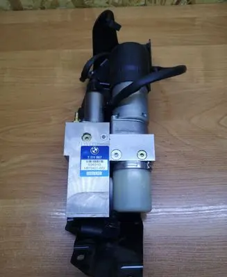 BMW 5 E60 E61 Tailgate hydraulic pump motor 7111867