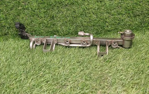 Volkswagen PASSAT B5 Fuel main line pipe 06B133317L